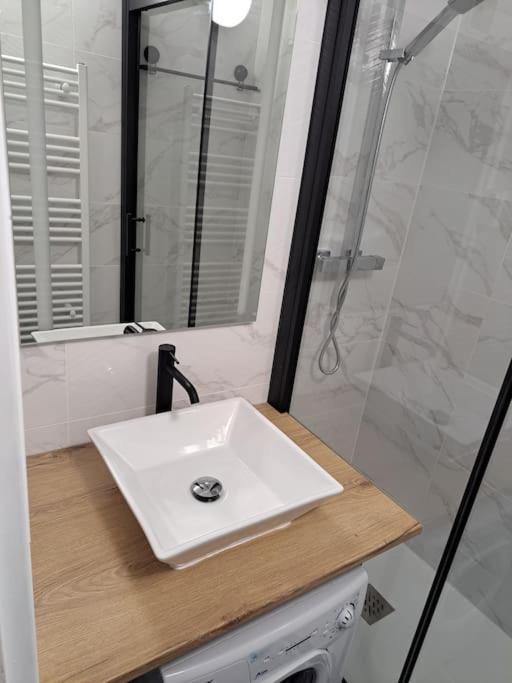Apartment Les Terrasses De La 255, T3 Bien Equipe, Wifi, Parking